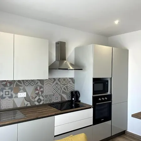 Bugibba Seafront Bliss